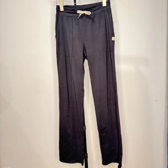 Vuori Women's Halo Wide Leg Flare Pant Front Seams Black Size XS X-Small VW425 - Picture 6 of 16